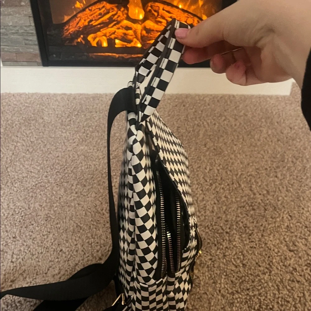 Checkered Sling Backpack - Picture 4 of 4